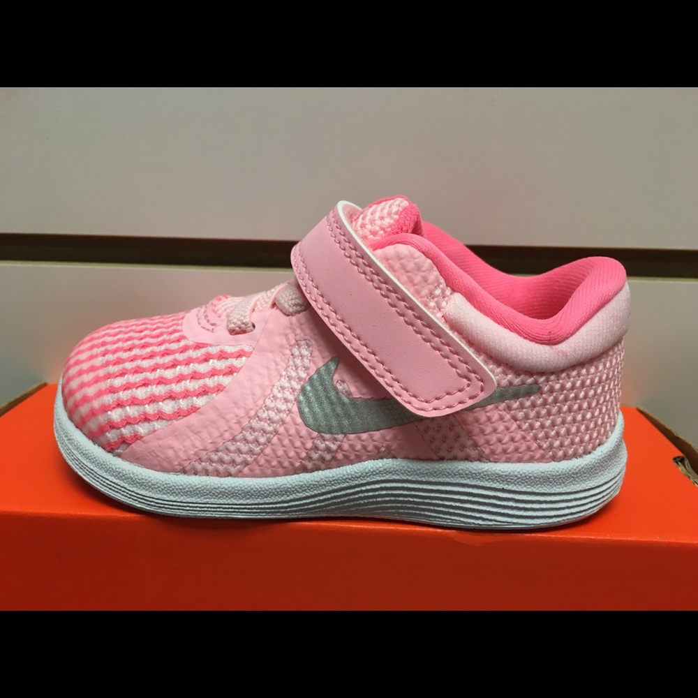 Nike Toddler Revolution 4 sneakers